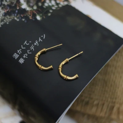 Pendientes de tuerca de círculo de oro de 18 quilates de acero inoxidable con nudos de bambú vintage a la moda